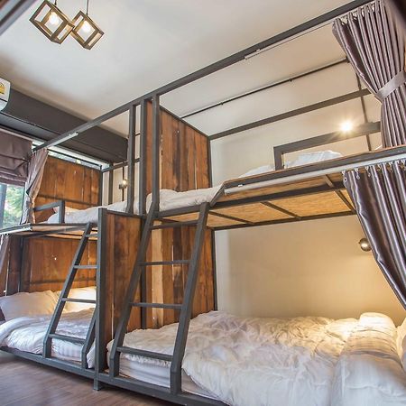 Sleep With You - Hatch Co-Living And Co-Working Space Чіангмай Екстер'єр фото