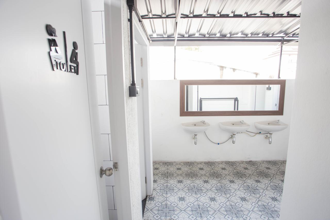 Sleep With You - Hatch Co-Living And Co-Working Space Чіангмай Екстер'єр фото
