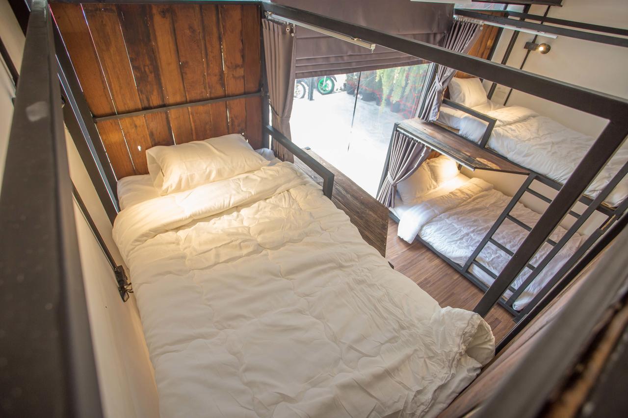 Sleep With You - Hatch Co-Living And Co-Working Space Чіангмай Екстер'єр фото